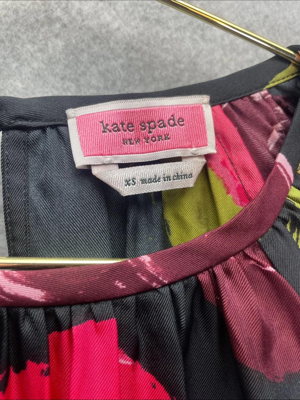 Kate Spade New York Just Rosy Keyhole Top in Silk Twill Dark Romantic Floral